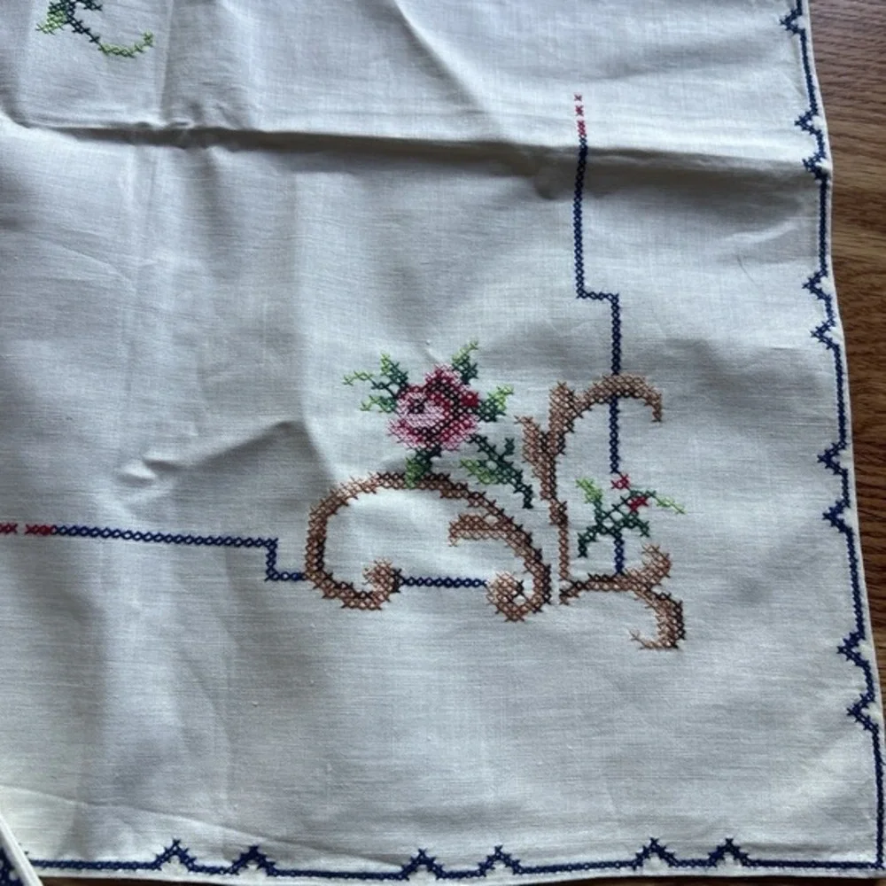 Vintage Linen Embroidered Table Topper & 6 Napkins Cottagecore Shabby Chic Italy